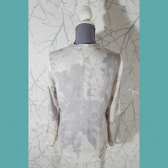 Elie Tahari Ivory & Gray Floral Printed Silk Pullover Blouse w/ Lace Detail - Picture 4 of 6